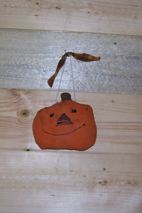PUMPKIN ORNIE